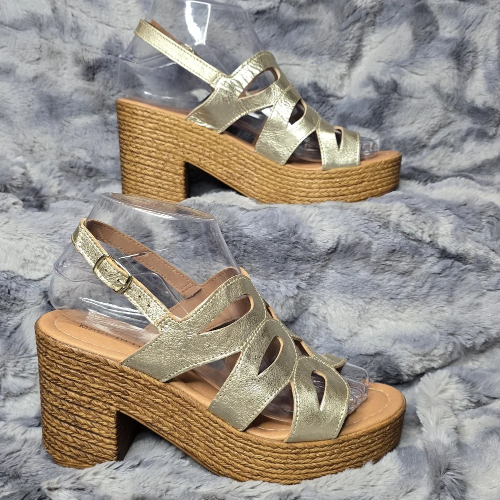 NWOB Bella Vita Women's Pri-Italy Platform‎ Sandals Champagne Gold Size 7